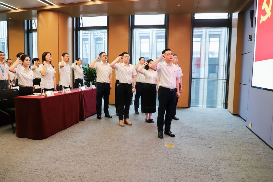 16252801826683746eYb.jpg 分会场宣誓.jpg